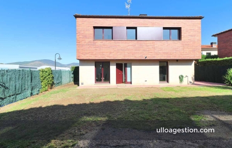 Alquiler chalet adosado urbanización Itaroa